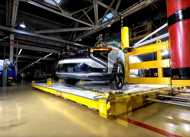 АВТОВАЗ разбил кроссовер LADA Azimut о столб