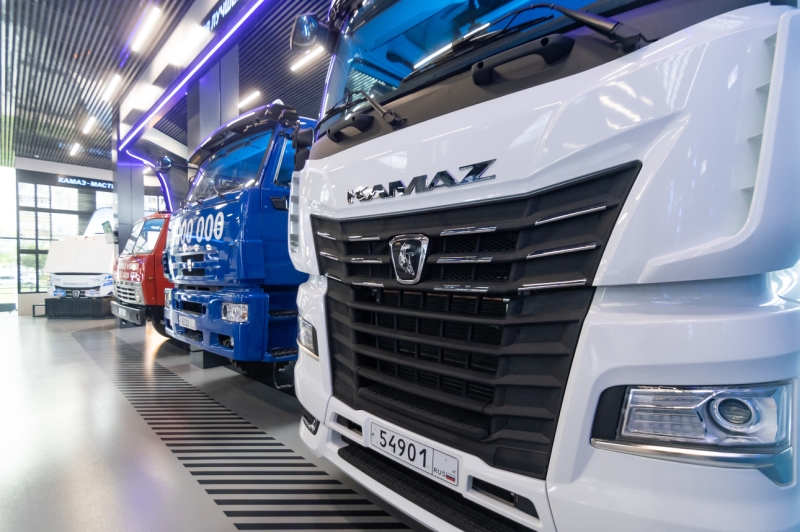 Будем лечить, или пусть живет: чиновники бросились спасать российский автопром