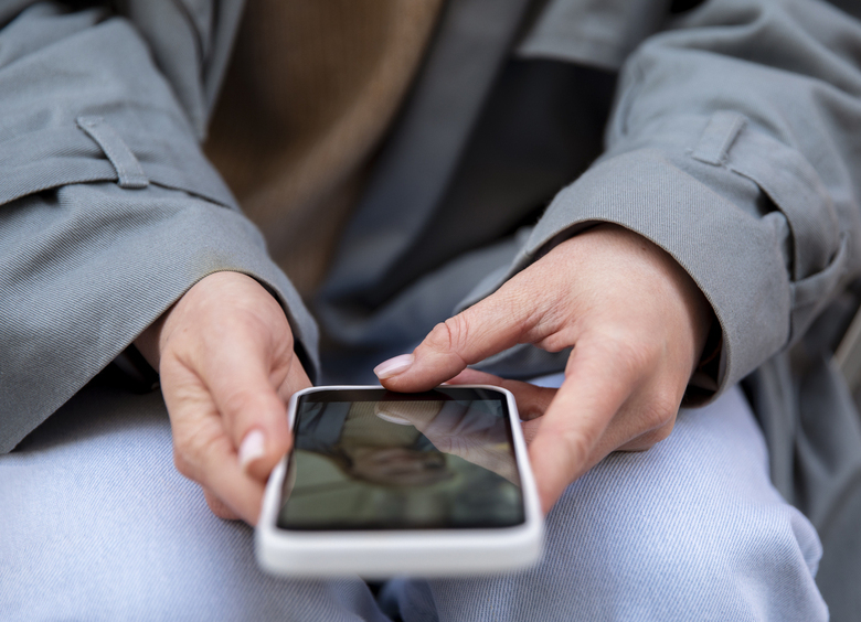 Эксперты рассказали о&nbsp;рисках воздействия лидаров авто на&nbsp;камеры смартфонов