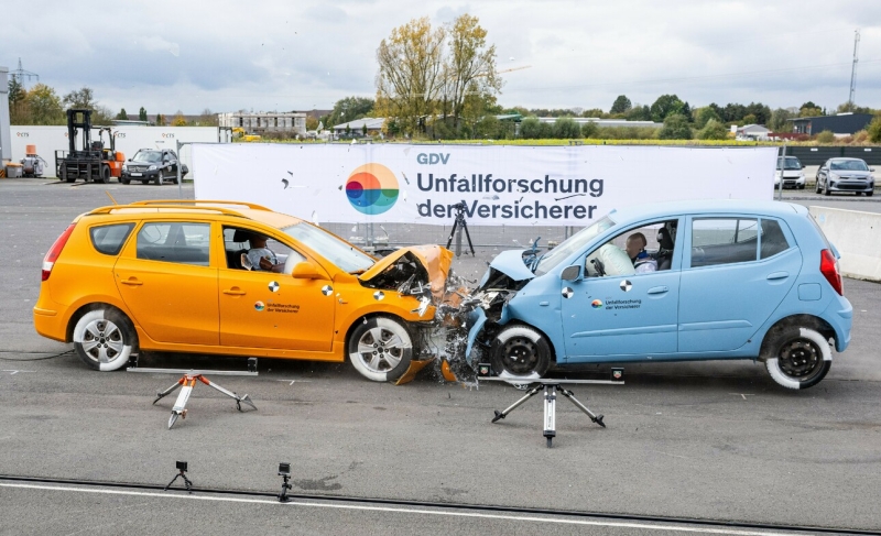 Гендерный скандал: феминистки пожаловались, что мужчины строят авто исключительно под себя