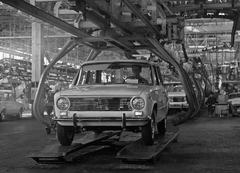 И&nbsp;так сойдет: почему российский автопром застрял в&nbsp;прошлом веке