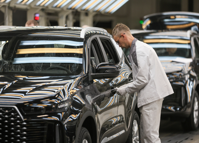 Клоны китайских автомобилей в России активно русифицируют