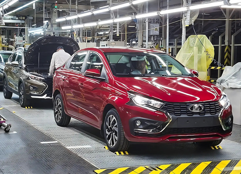 К дилерам поехали первые LADA Iskra, собранные в Петербурге