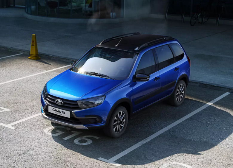 К российским дилерам приехала LADA Granta Cross Quest