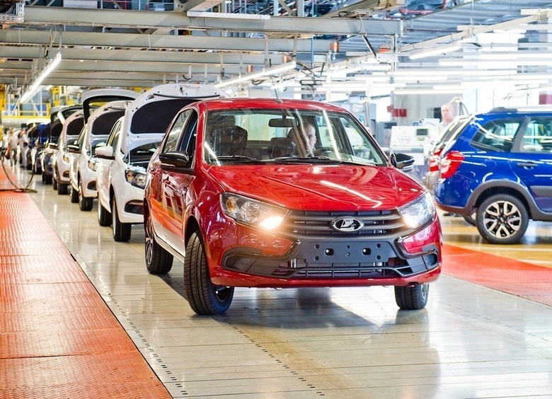 Красота: LADA Granta выкрасили в новый ярко-красный цвет