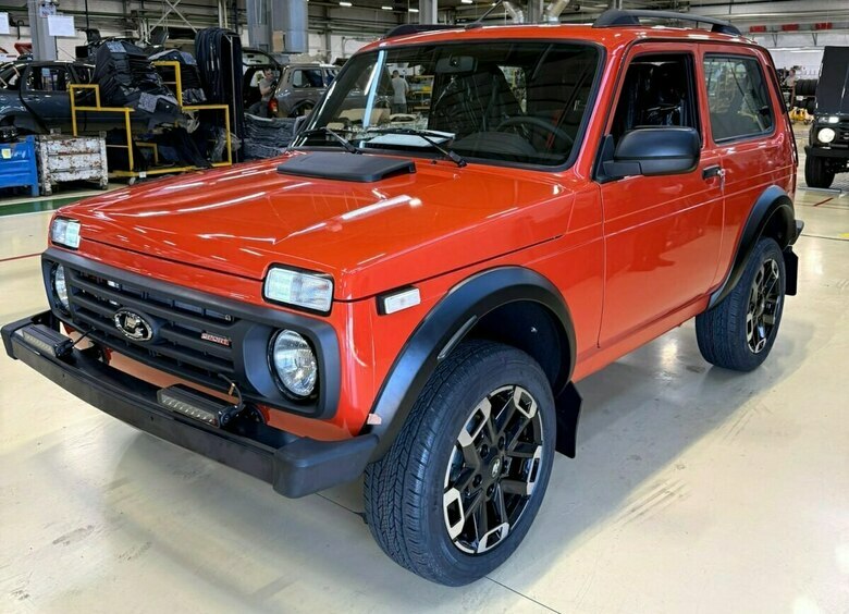LADA Niva Sport покрасили в красно-оранжевый цвет