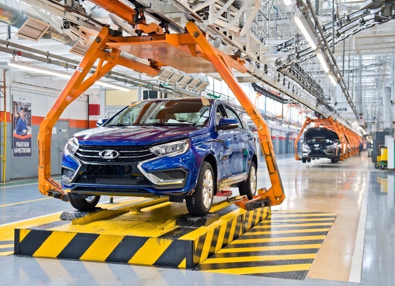 LADA Vesta и Largus официально получили «капитанский» цвет