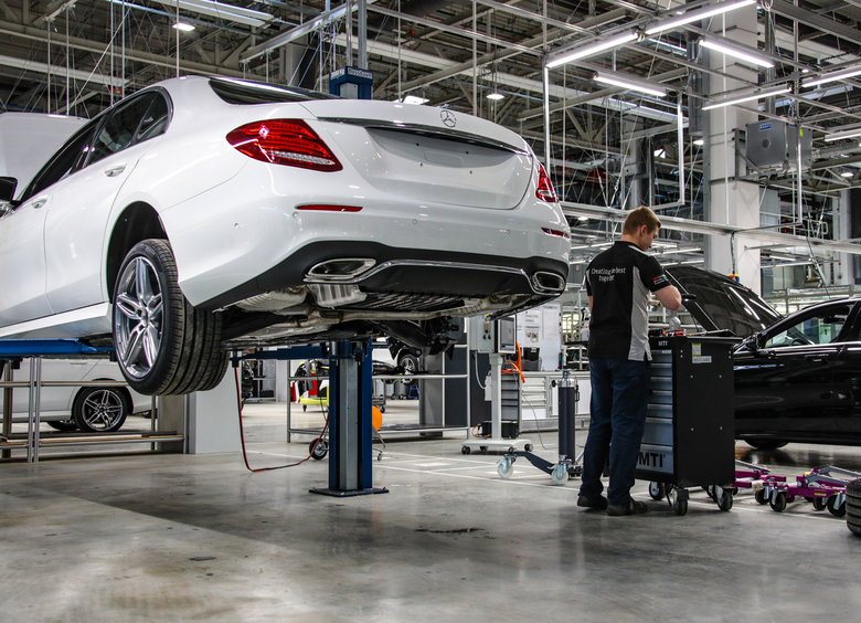 Mercedes-Benz планирует устанавливать на будущие автомобили моторы BMW