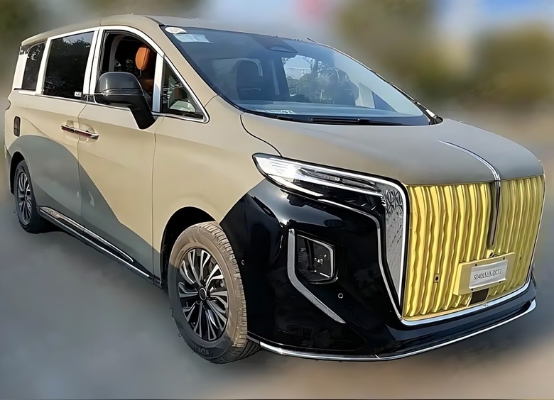 На дорожные тесты выехал обновленный минивэн Hongqi HQ9