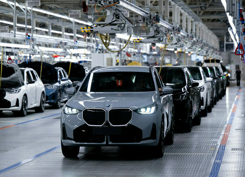 Несгибаемые: BMW не&nbsp;собирается отступать перед китайским автонашествием