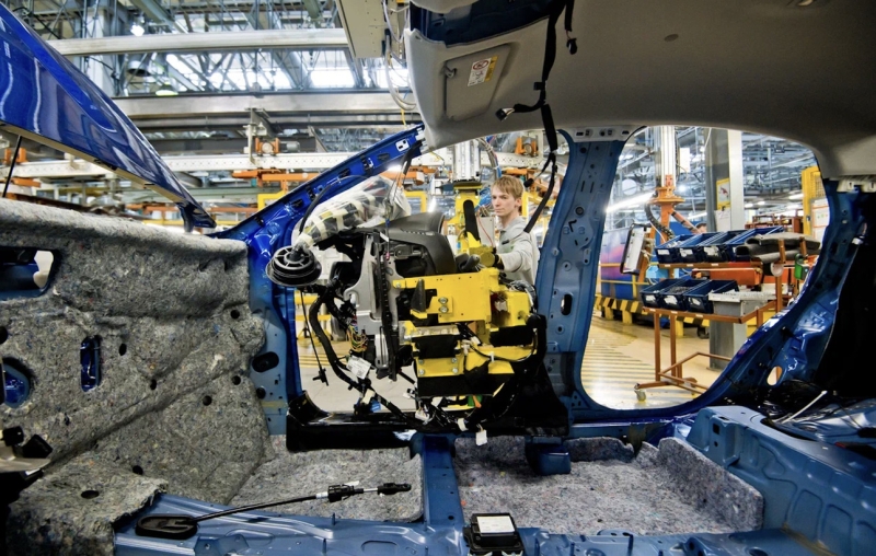 Ни&nbsp;шагу вперед: чего не&nbsp;сделал автопром России в&nbsp;2025-м и&nbsp;вряд&nbsp;ли сделает в&nbsp;2026-м