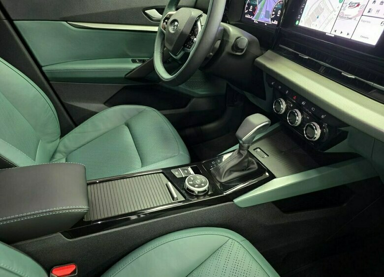 Новейший кроссовер АВТОВАЗа LADA Azimut получил зеленый салон
