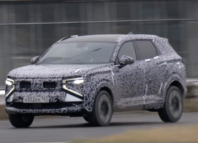 Новейший кроссовер LADA Azimut выехал на тестовый полигон