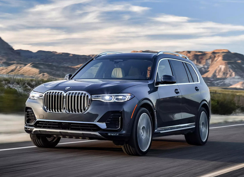 Россияне пожаловались на кроссоверы BMW Х7, которые загораются на ходу