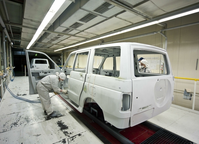 Российских автопроизводителей обяжут использовать отечественную краску