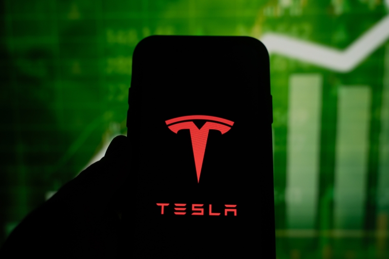 Столкновение с реальностью: почему рухнул дутый рейтинг Tesla