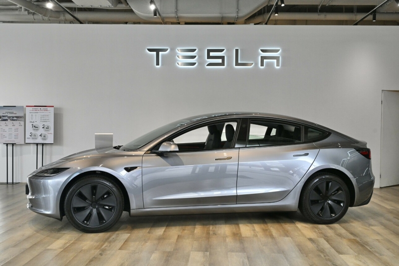 Во всем виновата Tesla: чем закончится война с электронными дверными ручками автомобилей