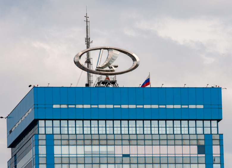 Выпуск автомобилей LADA в Тольятти может сократиться на 40%